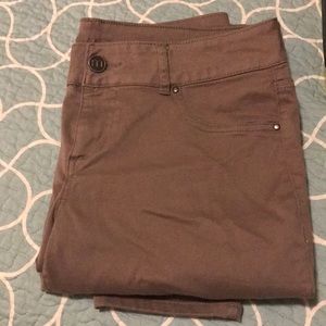 Kakhi pants